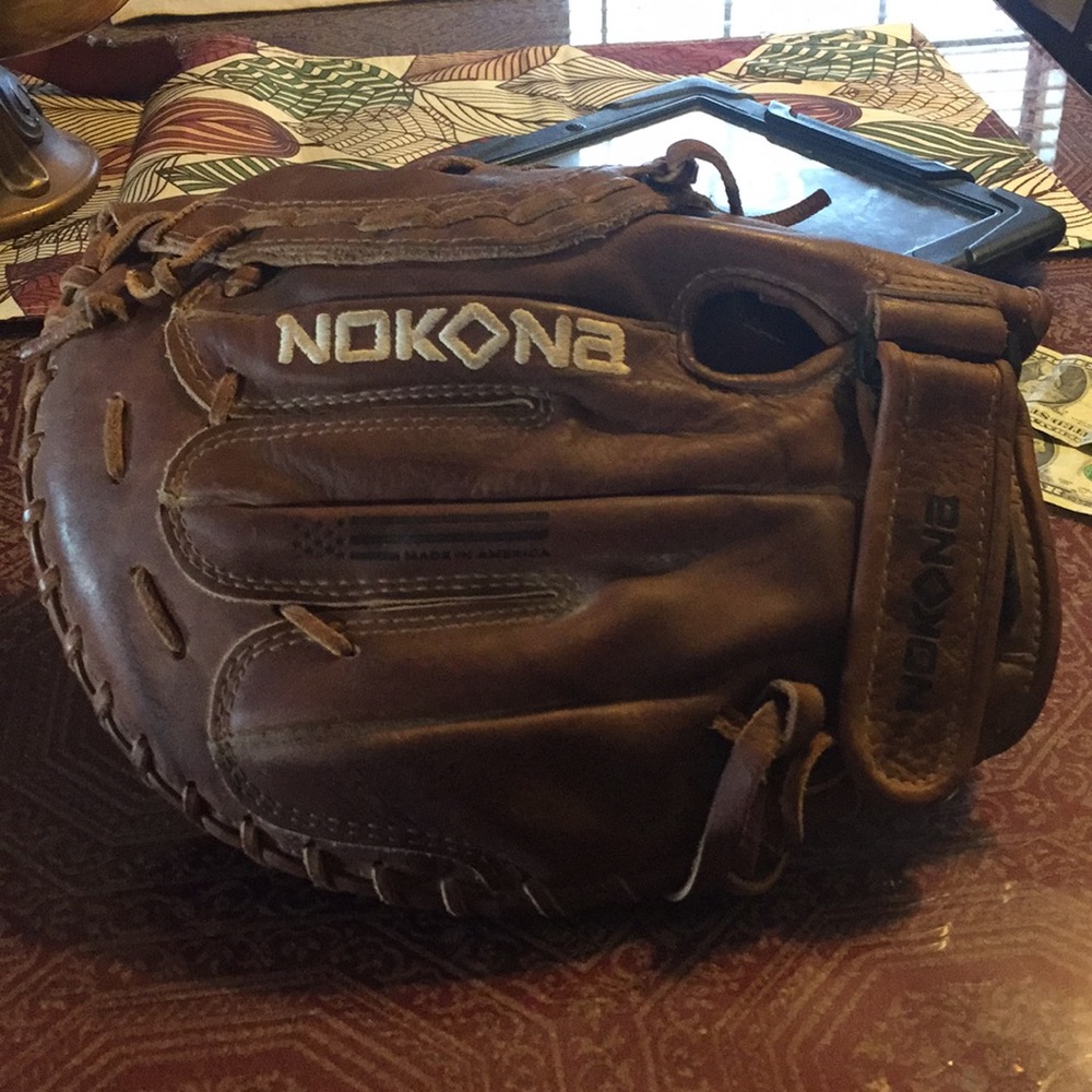 Nokona First Baseman glove